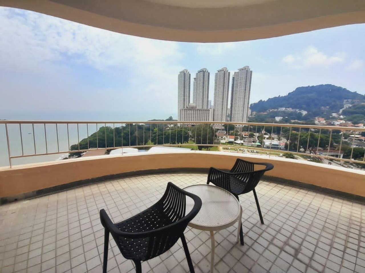 Rainbow Paradise Beachfront Penang Tanjung Bungah  Exteriör bild
