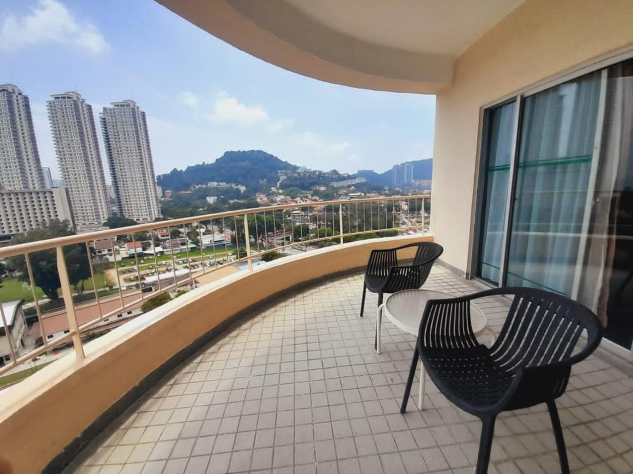 Rainbow Paradise Beachfront Penang Tanjung Bungah  Exteriör bild