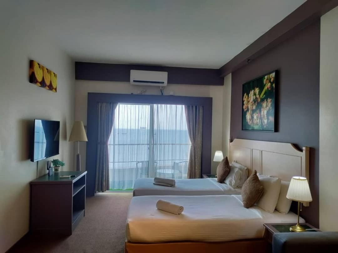 Rainbow Paradise Beachfront Penang Tanjung Bungah  Exteriör bild