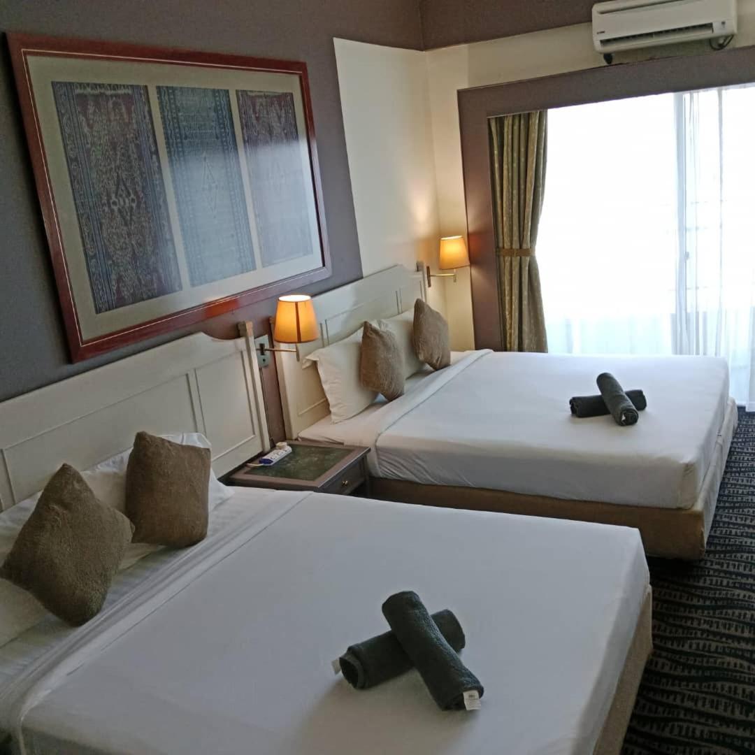 Rainbow Paradise Beachfront Penang Tanjung Bungah  Exteriör bild