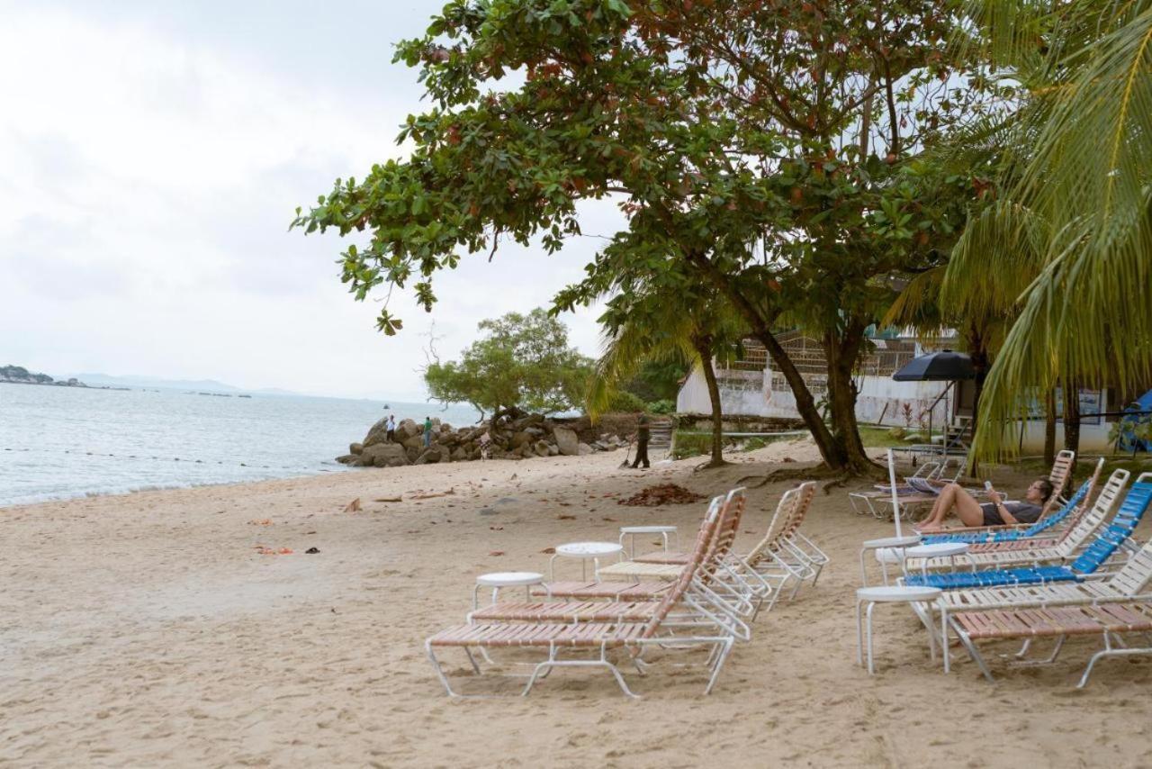 Rainbow Paradise Beachfront Penang Tanjung Bungah  Exteriör bild